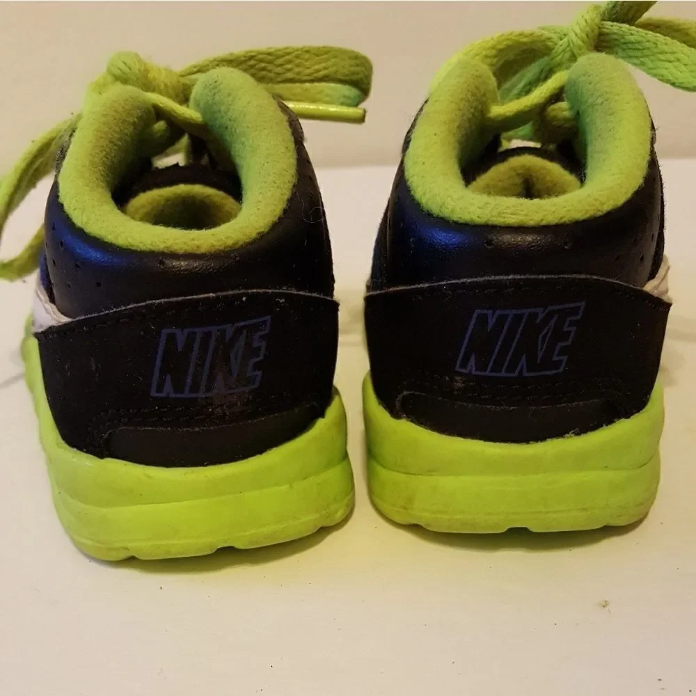 Boys Nike tennis shoes size 4c